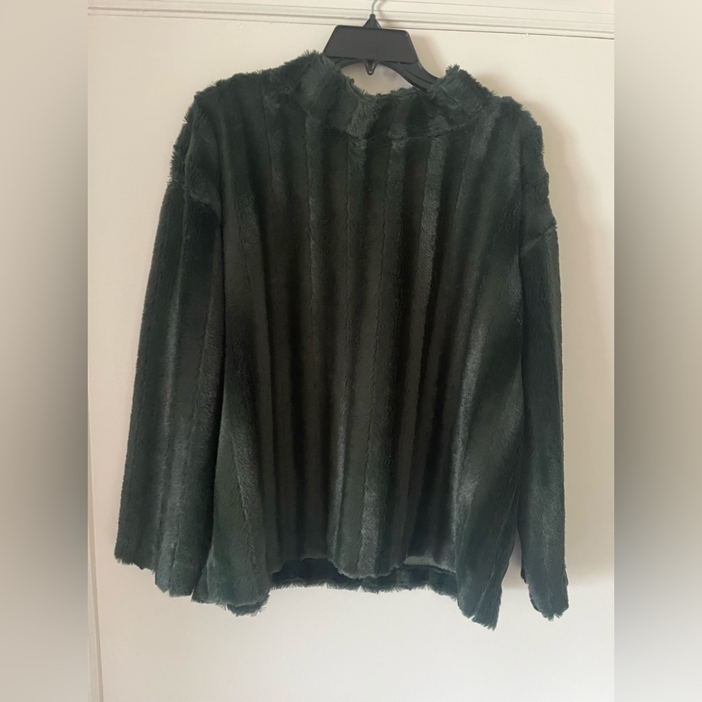 Addyson Parker Foe fur woman’s green top